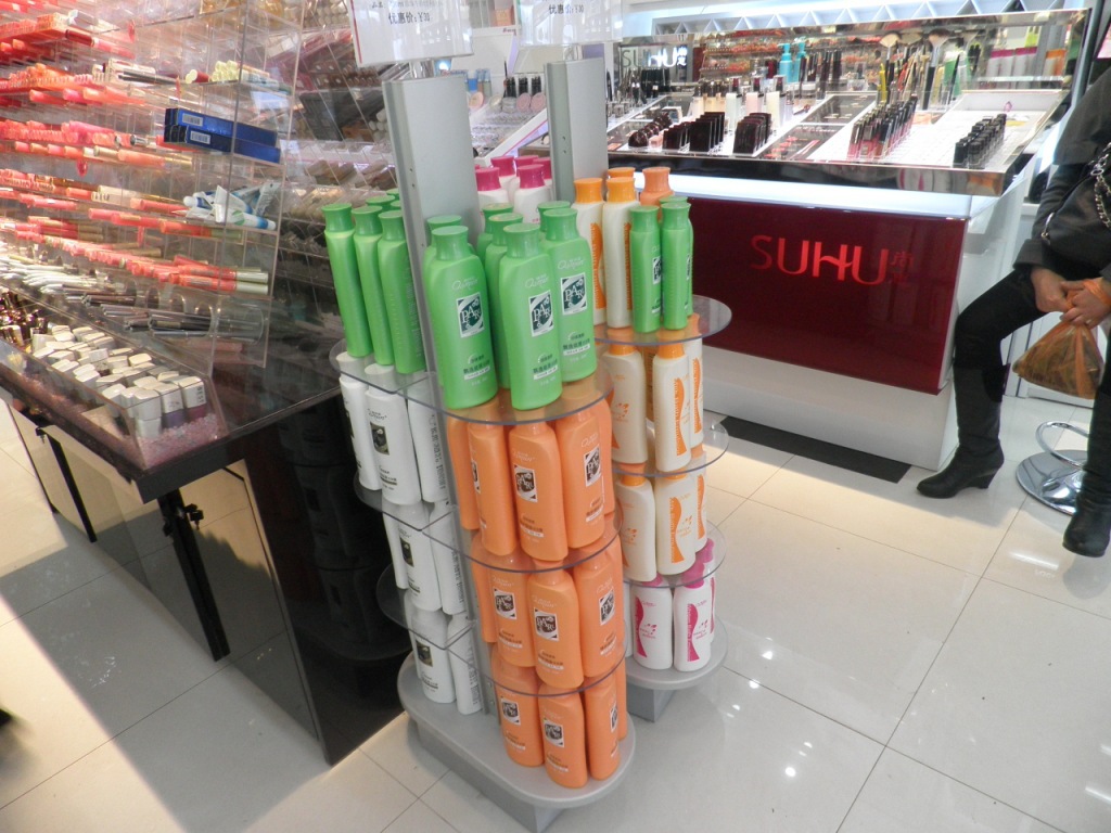 日用品展示架選購指南 可拆卸設(shè)計，靈活陳列化妝品與百貨